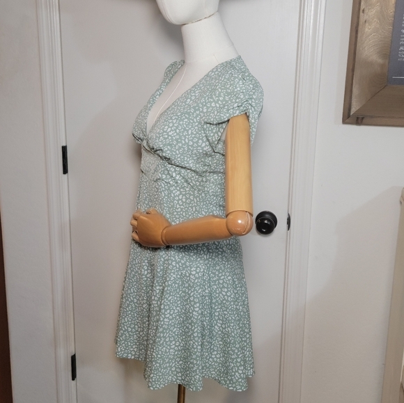 Princess Polly The Sting Mini Dress Sage Green Leopard Print Size 2 - Picture 5 of 12